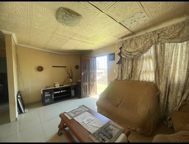 2 BEDROOM TOWNHOUSE TO LET IN BONELA
